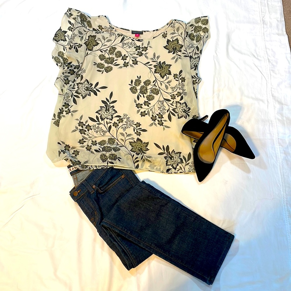 Vince Camuto flutter sleeve blouse
